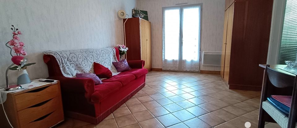 House 3 rooms of 76 m² in Juvigné (53380)