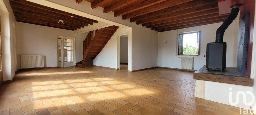 Traditional house 7 rooms of 165 m² in Saint-Amand-Montrond (18200)