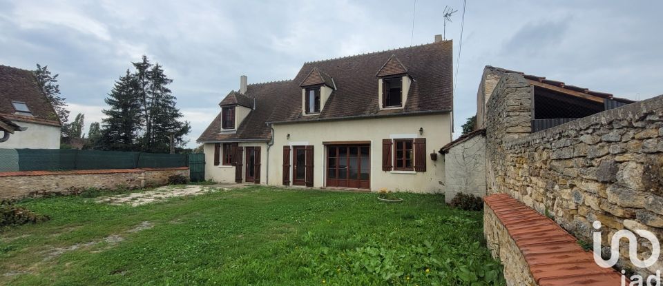 Maison traditionnelle 7 pièces de 165 m² à Saint-Amand-Montrond (18200)