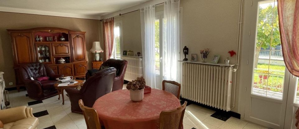 House 5 rooms of 146 m² in Saint-Germain-du-Bois (71330)