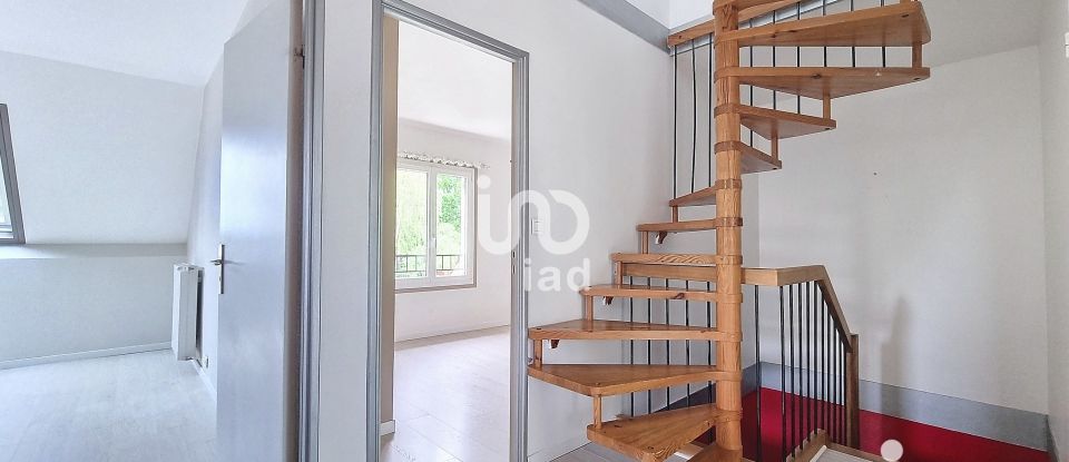 House 6 rooms of 133 m² in Courcouronnes (91080)