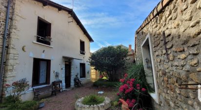 House 4 rooms of 82 m² in Saint-Loup-Lamairé (79600)