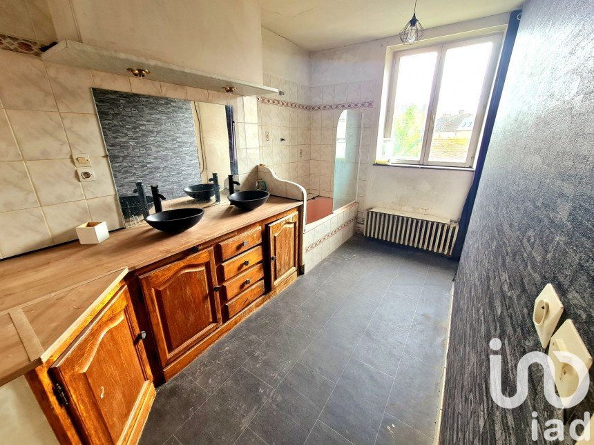 Maison de ville 7 pièces de 193 m² à Lurcy-Lévis (03320)