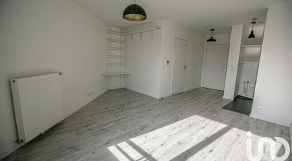 Studio 1 room of 28 m² in Saint-Ouen-sur-Seine (93400)