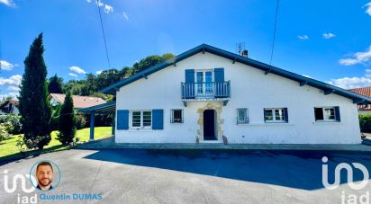 Maison traditionnelle 8 pièces de 161 m² à Arcangues (64200)