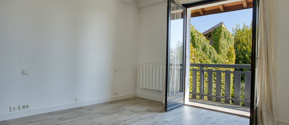 Maison 6 pièces de 142 m² à Divonne-les-Bains (01220)