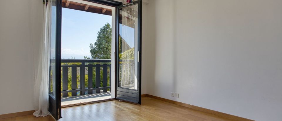 Maison 6 pièces de 142 m² à Divonne-les-Bains (01220)