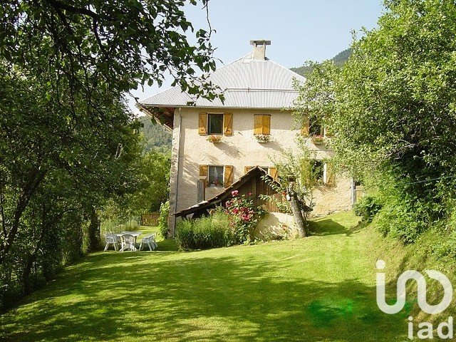 Bastide 16 rooms of 504 m² in Saint-Sauveur (05200)