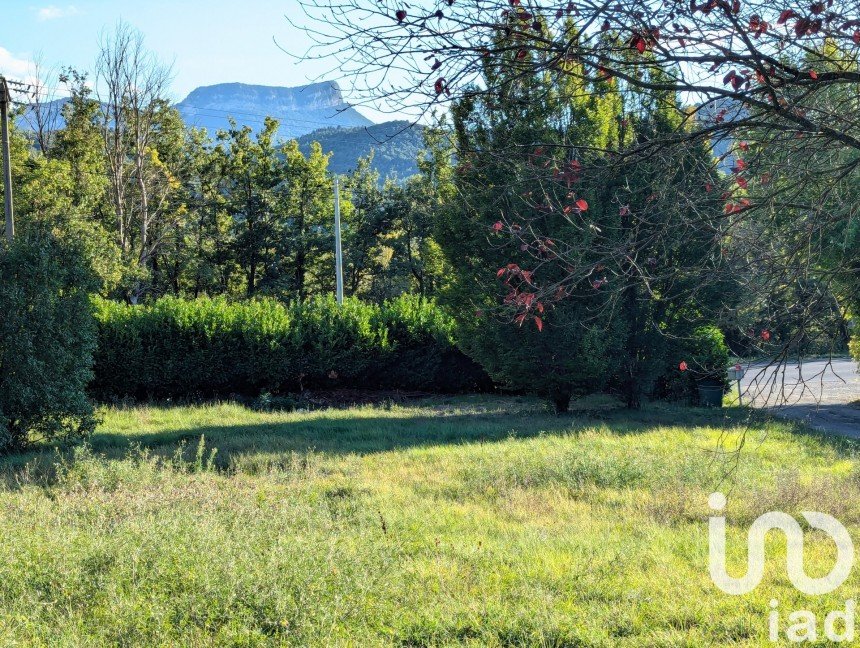 Land of 1,845 m² in Aouste-sur-Sye (26400)