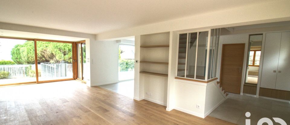 Maison 8 pièces de 180 m² à Saint-Lunaire (35800)