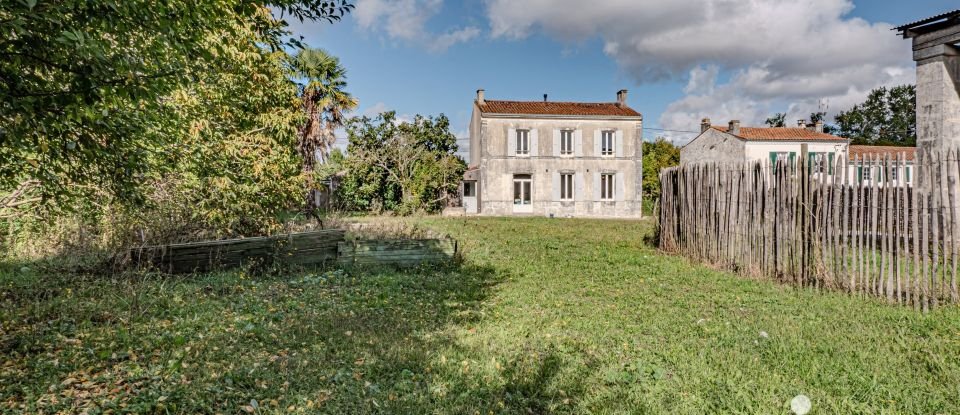 Traditional house 4 rooms of 102 m² in Bernay-Saint-Martin (17330)