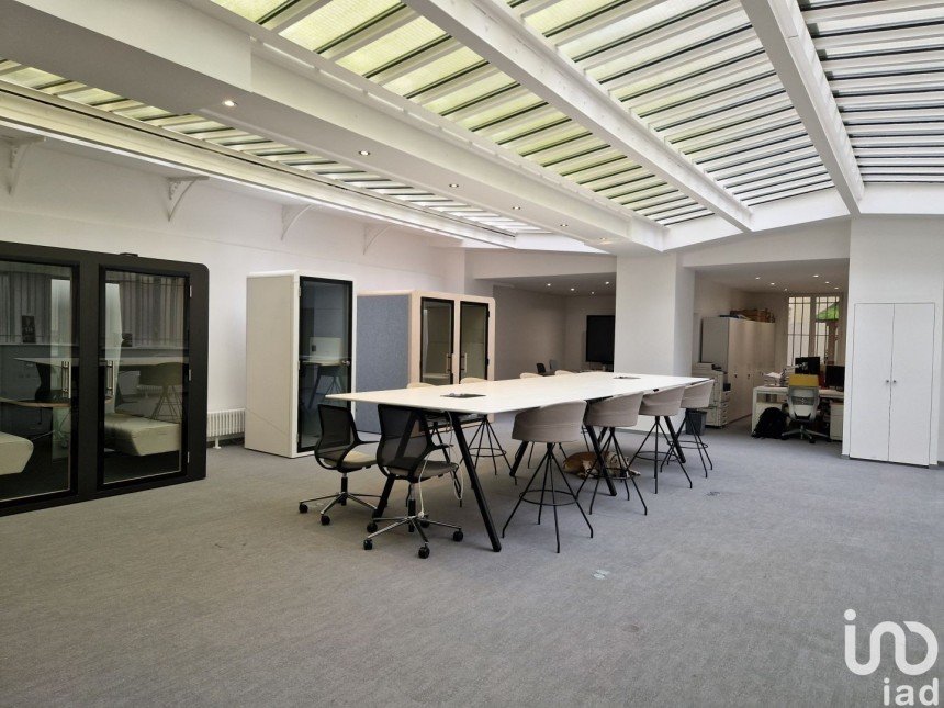 Business premises of 170 m² in Paris (75008)