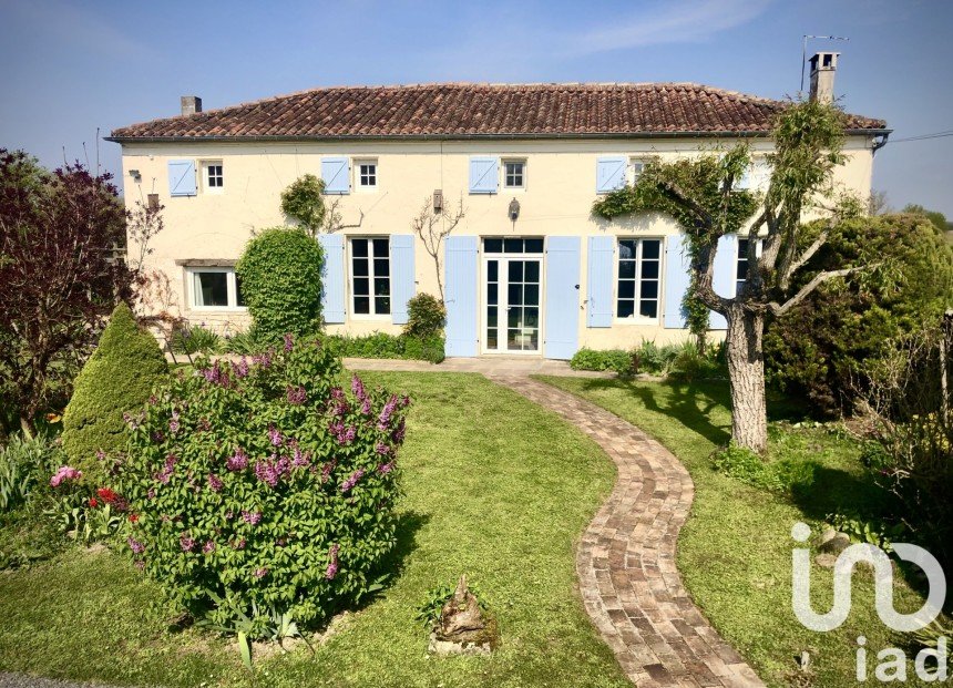 Country house 9 rooms of 231 m² in Haimps (17160)