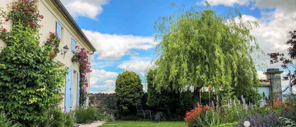 Maison de campagne 9 pièces de 231 m² à Haimps (17160)