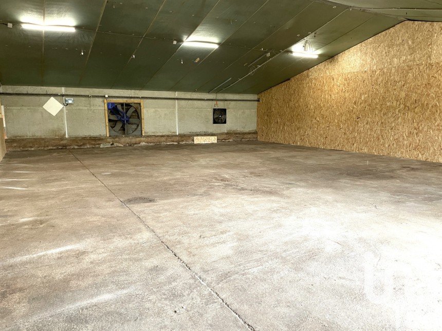 Parking/garage/box de 120 m² à Ingrandes-Le Fresne sur Loire (49123)