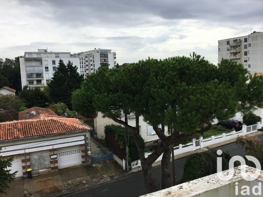 Apartment 3 rooms of 66 m² in Royan (17200)