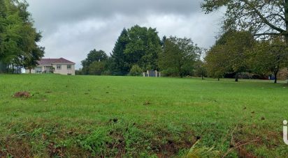 Land of 2,126 m² in Saint-Yrieix-la-Perche (87500)