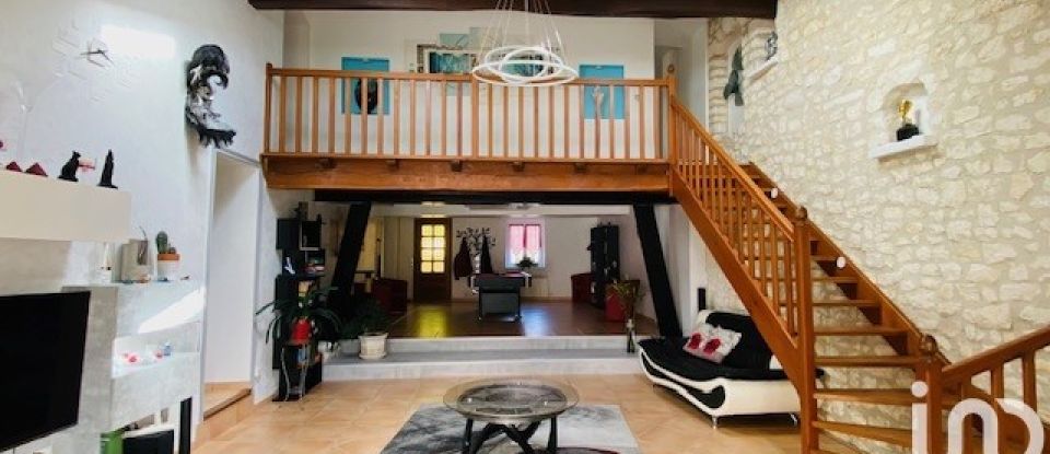 Country house 7 rooms of 272 m² in Floirac (17120)