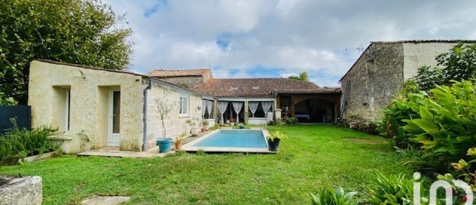 Country house 7 rooms of 272 m² in Floirac (17120)