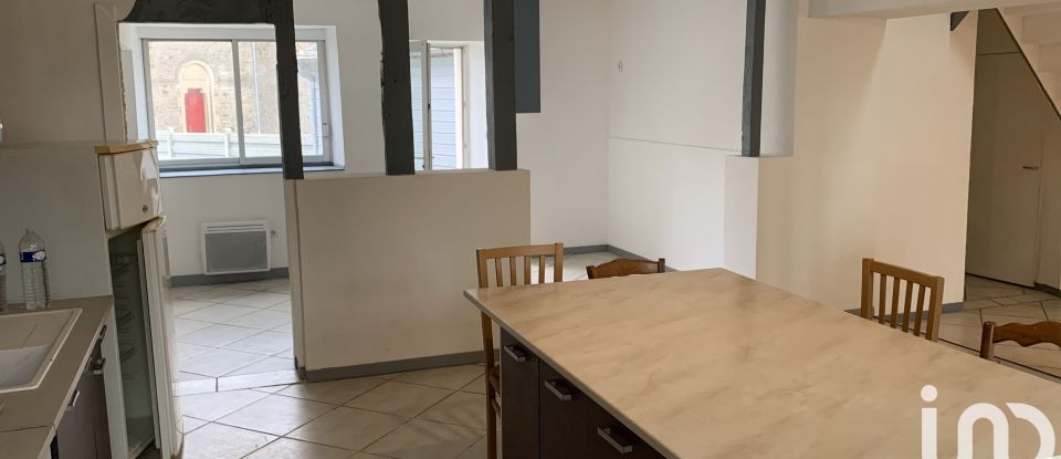 Maison traditionnelle 8 pièces de 130 m² à Saint-Michel-de-la-Roë (53350)