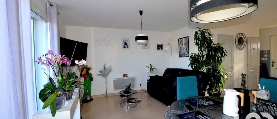 House 4 rooms of 80 m² in Beauvoisin (30640)