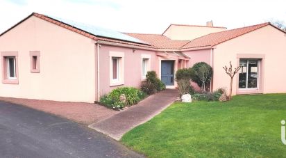 Architectural house 6 rooms of 189 m² in Chantonnay (85110)