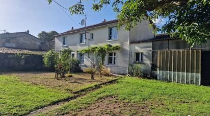 Maison de village 4 pièces de 134 m² à Saint-Macaire-du-Bois (49260)