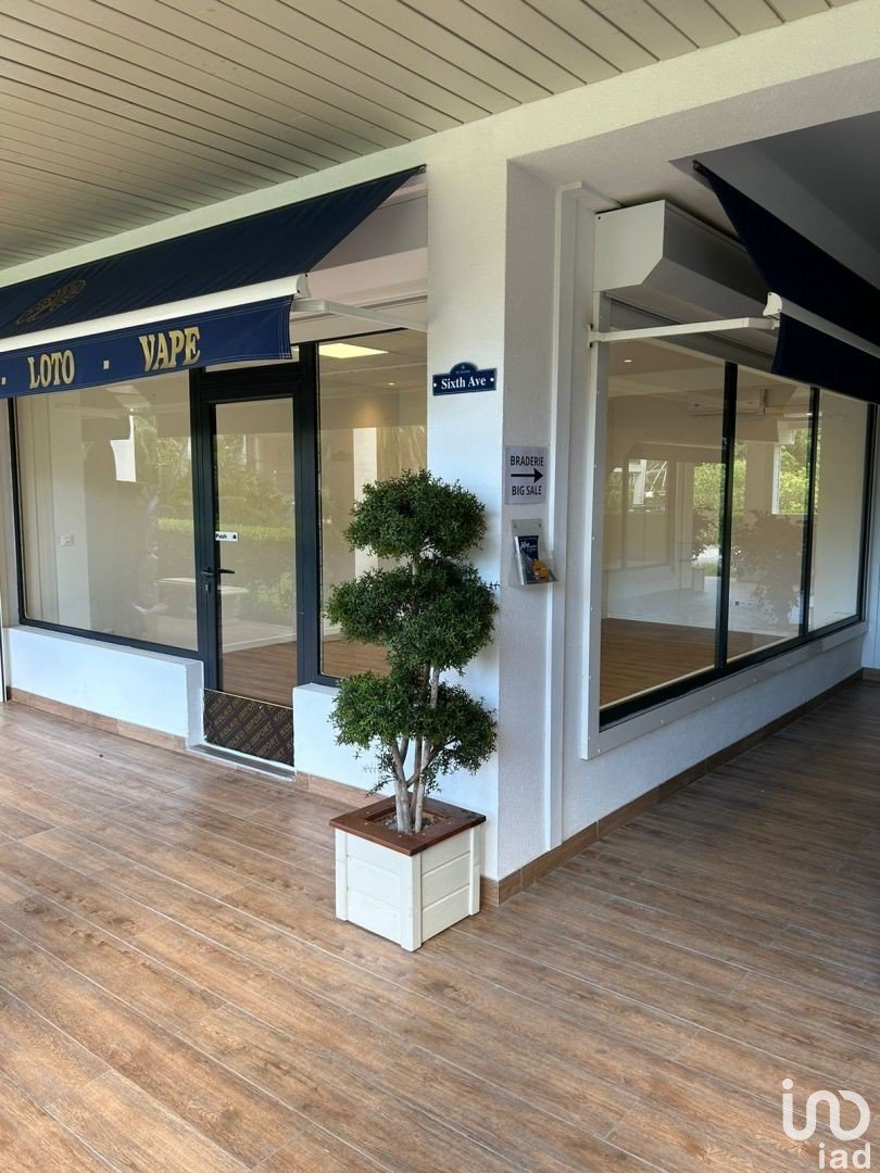 Retail property of 30 m² in Saint-Martin (97150)