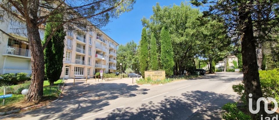 Studio 1 room of 17 m² in Gréoux-les-Bains (04800)