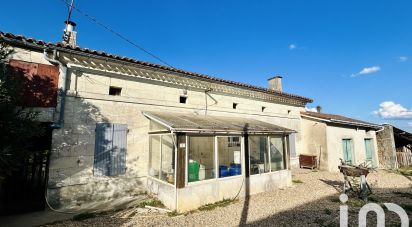 Maison de campagne 2 pièces de 69 m² à Yviers (16210)