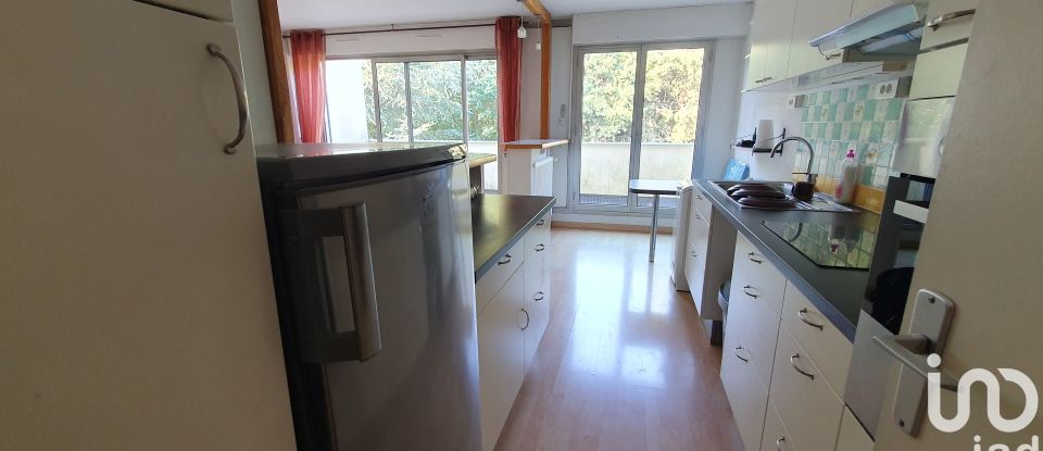 Apartment 4 rooms of 86 m² in Les Ulis (91940)