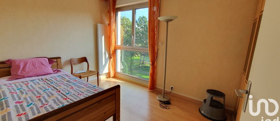 Apartment 4 rooms of 86 m² in Les Ulis (91940)