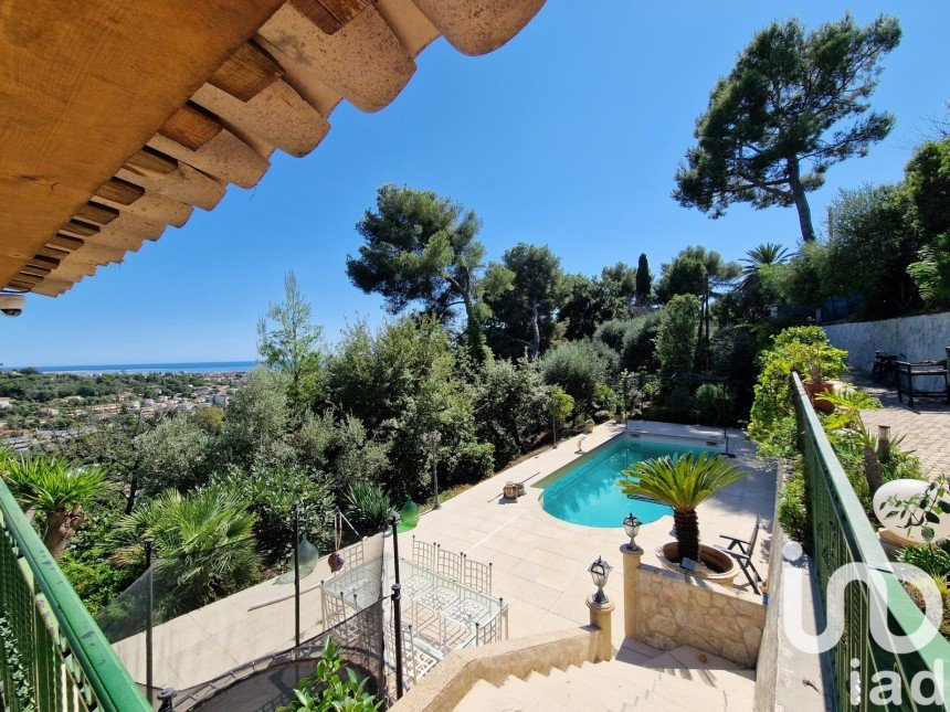 Maison 5 pièces de 111 m² à Cagnes-sur-Mer (06800)