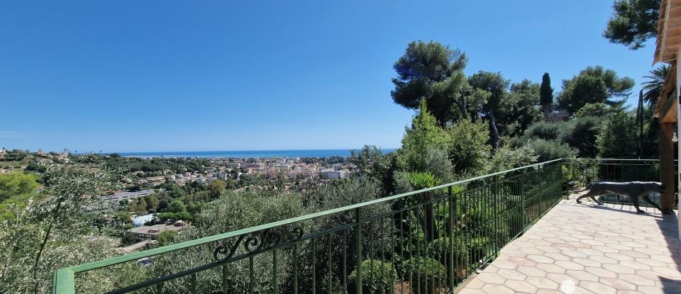 Maison 5 pièces de 111 m² à Cagnes-sur-Mer (06800)