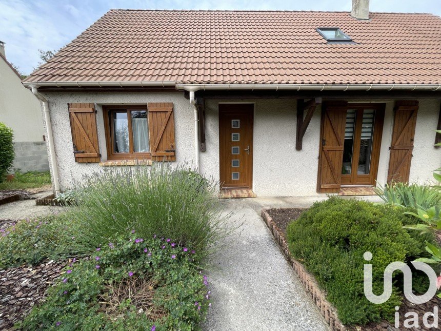 Traditional house 6 rooms of 100 m² in Le Boullay-Thierry (28210)