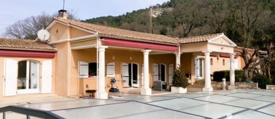 Maison traditionnelle 8 pièces de 184 m² à Saint-Martin-d'Ardèche (07700)