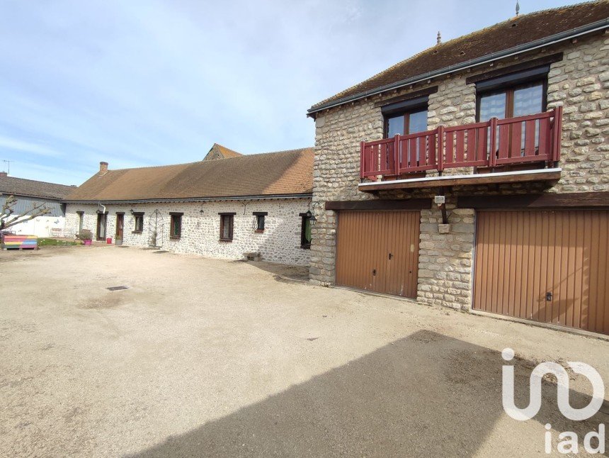 Maison de village 5 pièces de 160 m² à Louville-la-Chenard (28150)