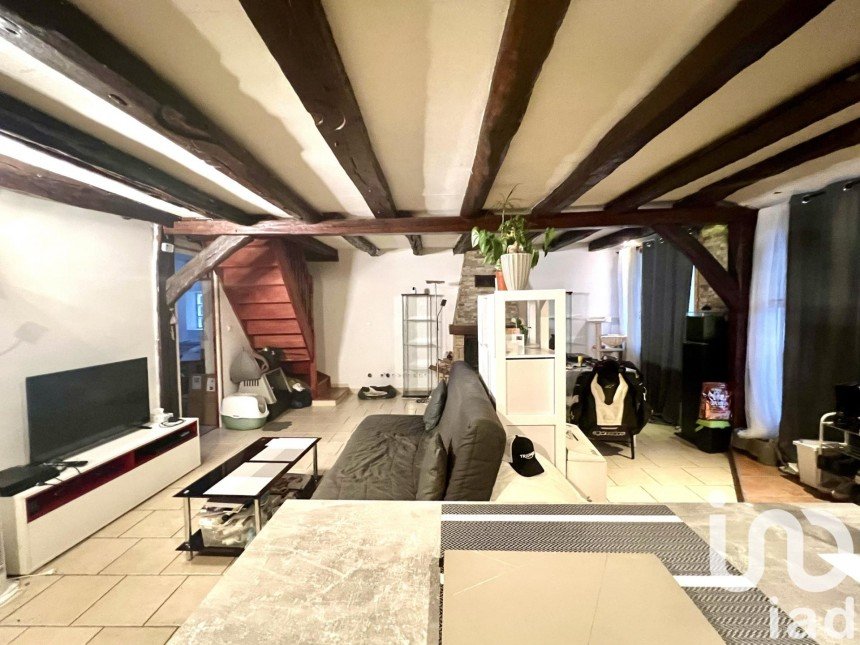 Maison traditionnelle 4 pièces de 83 m² à Sainte-Mesme (78730)