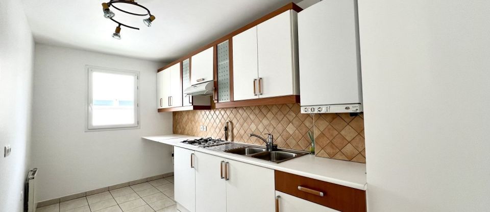 Apartment 3 rooms of 67 m² in Montigny-le-Bretonneux (78180)