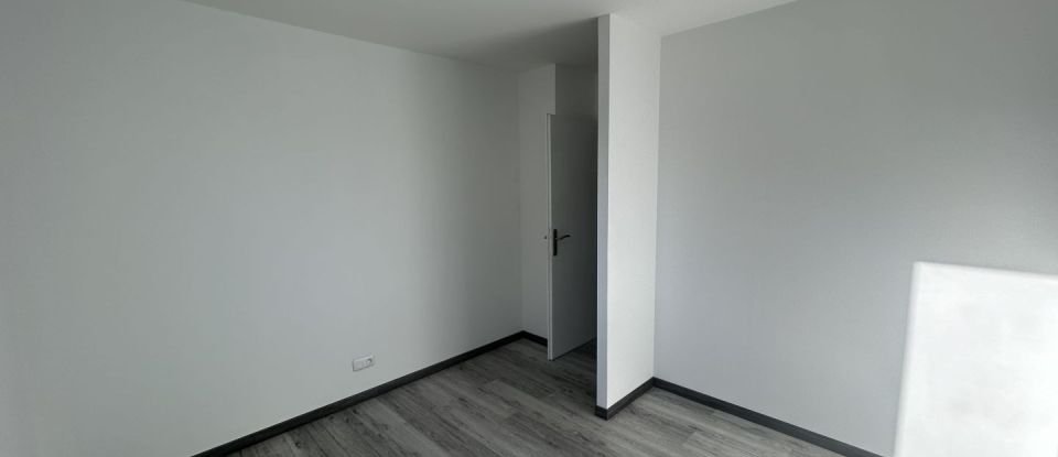 House 3 rooms of 82 m² in Le Champ-Saint-Père (85540)