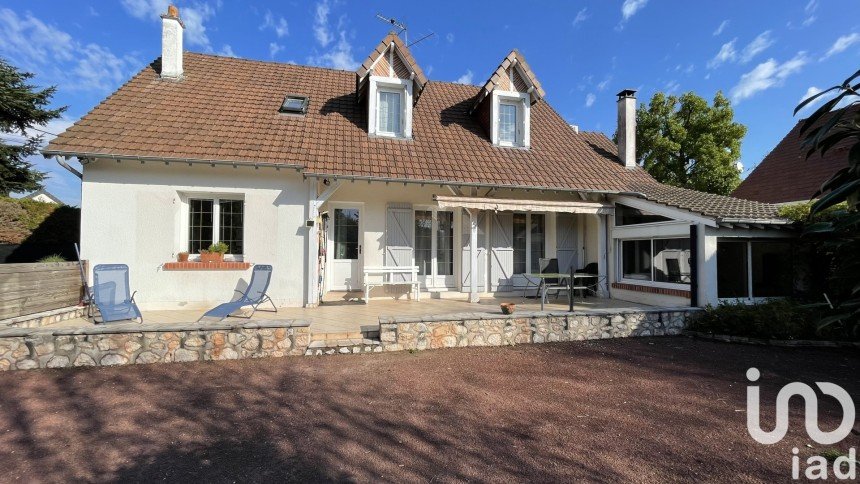 Traditional house 6 rooms of 159 m² in Mont-près-Chambord (41250)