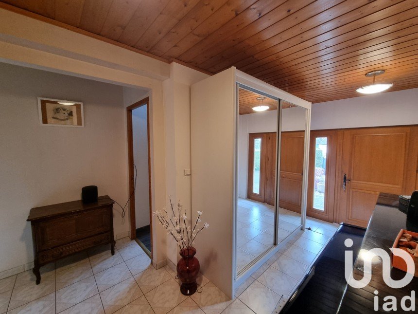 House 7 rooms of 122 m² in La Tour-de-Sçay (25640)