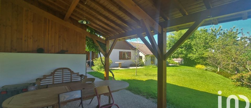 House 7 rooms of 122 m² in La Tour-de-Sçay (25640)