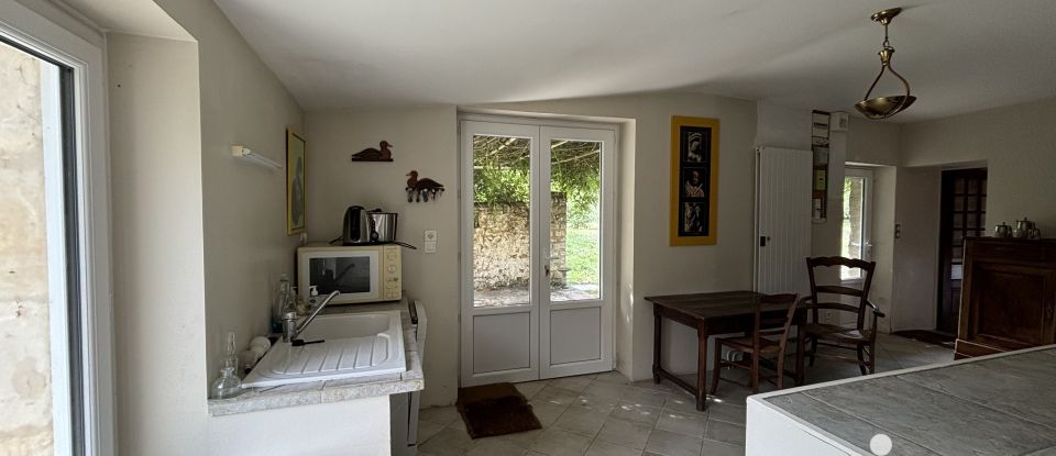 House 6 rooms of 240 m² in Marnay (86160)