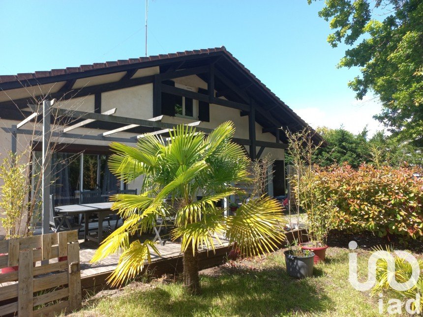 Traditional house 4 rooms of 112 m² in Andernos-les-Bains (33510)