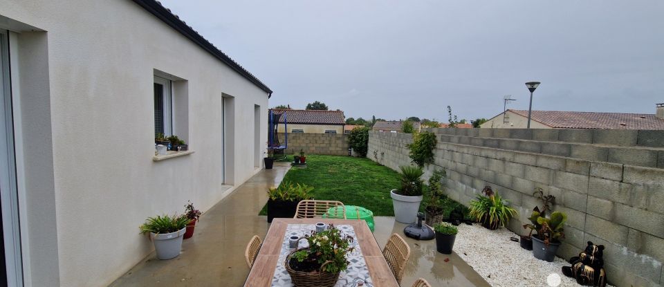 Traditional house 4 rooms of 86 m² in Saint-Hippolyte (17430)