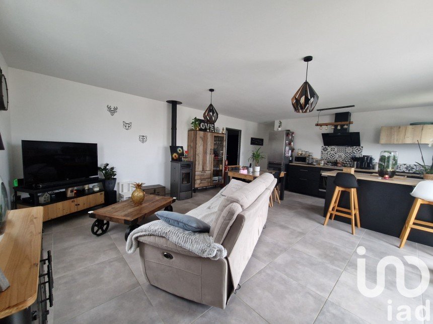 Vente Maison 86m² 4 Pièces à Saint-Hippolyte (17430) - Iad France