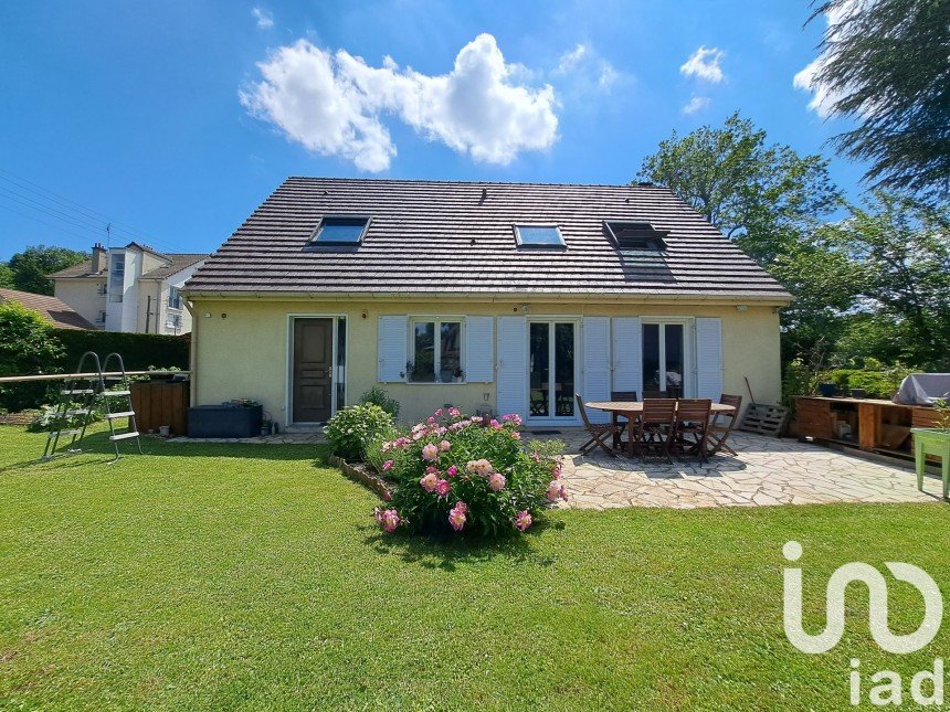 House 7 rooms of 119 m² in Montgeron (91230)