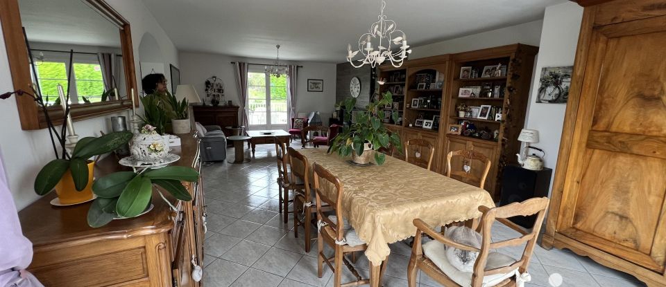 Traditional house 6 rooms of 180 m² in Montchauvet (78790)