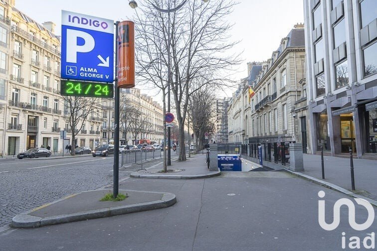 Parking of 12 m² in Paris (75008)